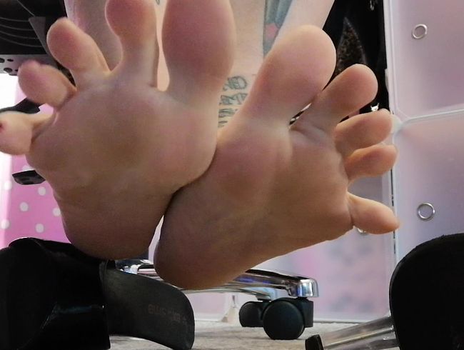 LadyVampira Porno Video: Closer To GODdess Feet