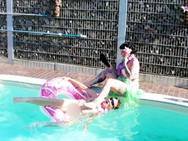 LadyVampira Porno Video: Hawaii Cocktail 3/5